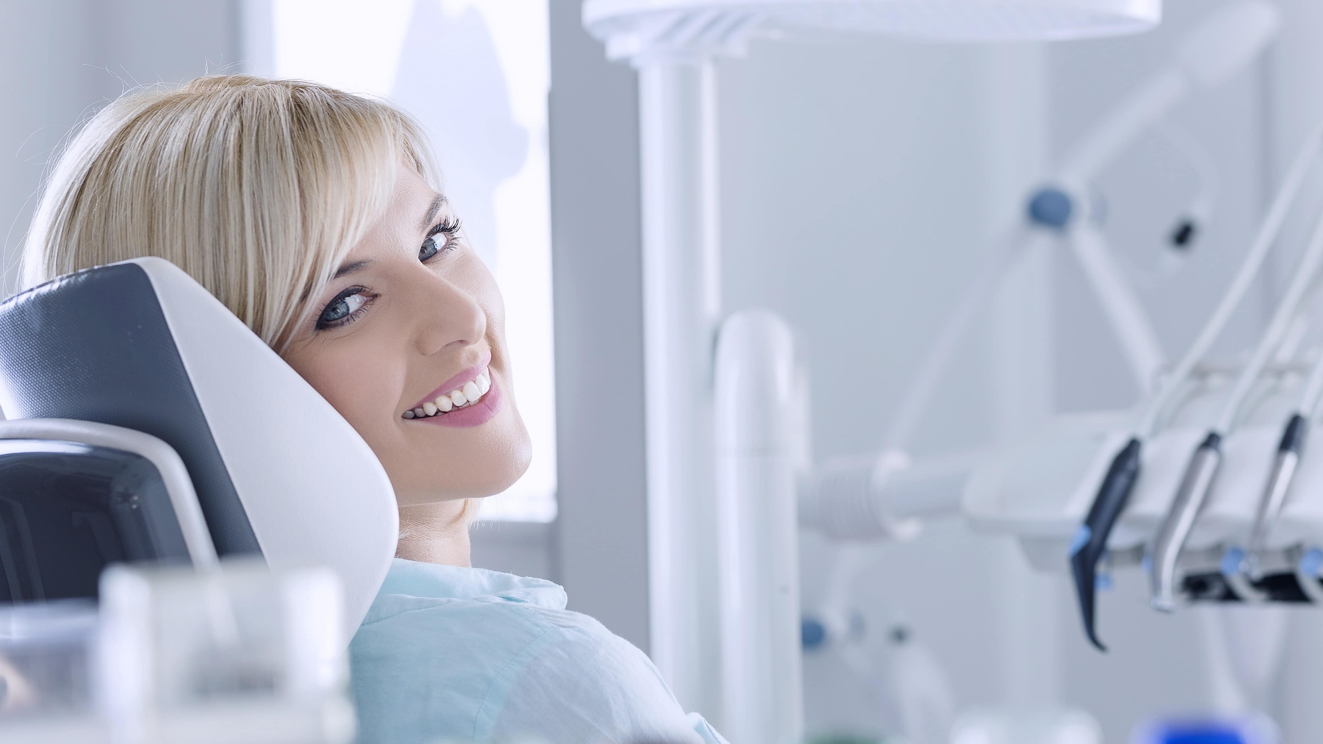 do crowns on front teeth look natural